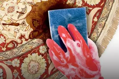 نحوه پاک کردن لکه خون از روی فرش